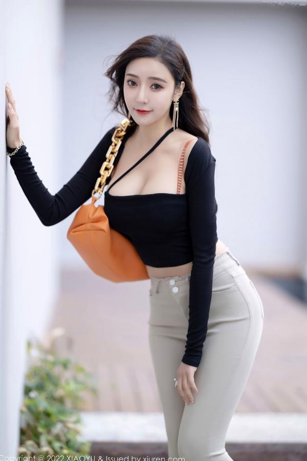 王馨瑶   XiaoYu语画界-762-王馨瑶Yanni-惠州旅拍户外橙色内衣时尚穿搭，魅力御姐修身长裤尽显极品身材，性感大尺度写真全集第5张图片