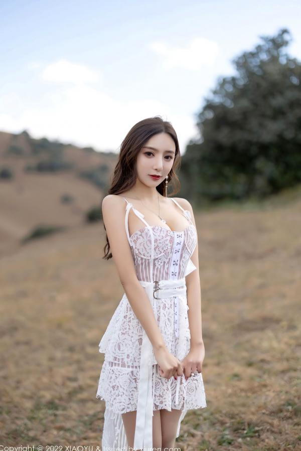王馨瑶   XiaoYu语画界-754-王馨瑶-云南心愿旅拍粉色华衣裹身，户外白色蕾丝长裙野性写真，绝美气质大尺度私房照 - 无圣光第11张图片