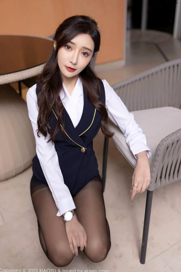 王馨瑶   XiaoYu语画界-743-王馨瑶Yanni惠州旅拍：OL职业装混搭红色蕾丝内衣，黑丝美腿诱惑写真，无圣光大尺度呈现第18张图片