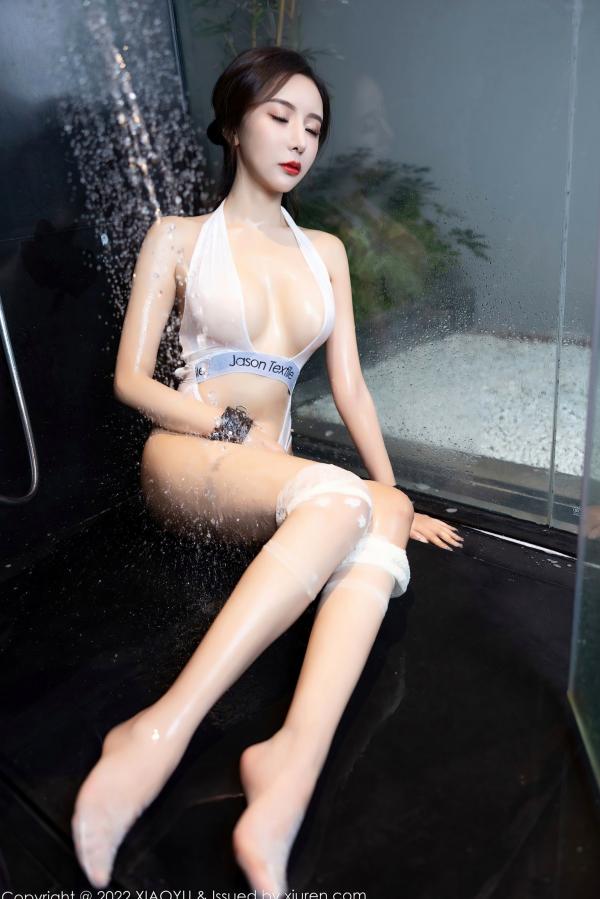 王馨瑶   XiaoYu语画界-736-王馨瑶Yanni惠州旅拍：浴室湿身诱惑、白色深V连体衣配丝袜，极品私房大尺度写真第80张图片