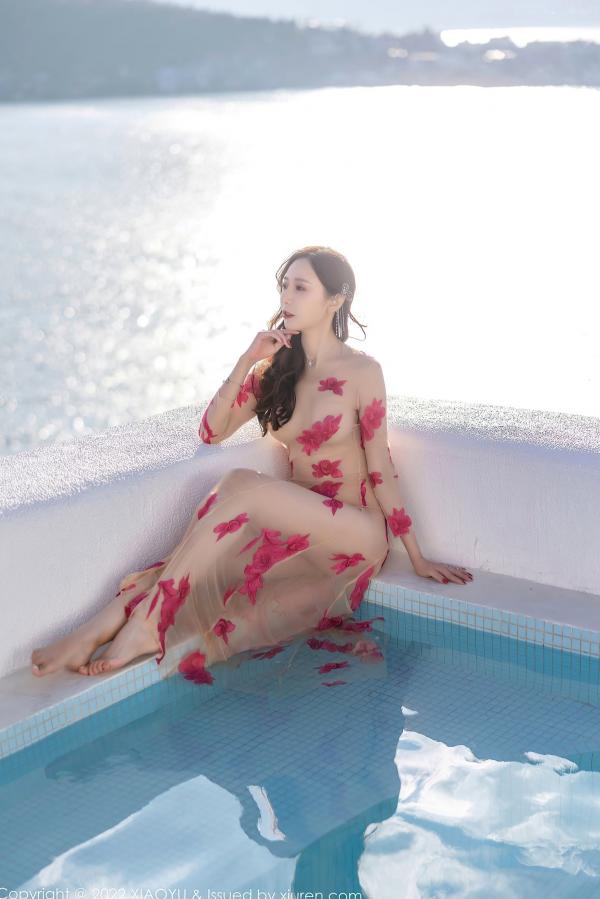 王馨瑶   XiaoYu语画界-691-王馨瑶Yanni-云南洱海泳池度假时尚写真，透视薄纱与丝滑吊带裙湿身诱惑，气质女神唯美摄影大片 - 无圣光大尺度第28张图片