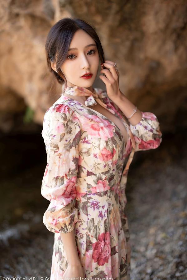 王馨瑶   语画界-682：王馨瑶Yanni云南唯美旅拍，身着花样长裙邂逅精致内衣，红叶林间的极致性感诱惑第36张图片