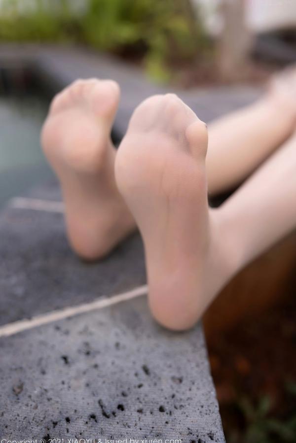 王馨瑶   语画界-682：王馨瑶Yanni云南唯美旅拍，身着花样长裙邂逅精致内衣，红叶林间的极致性感诱惑第75张图片