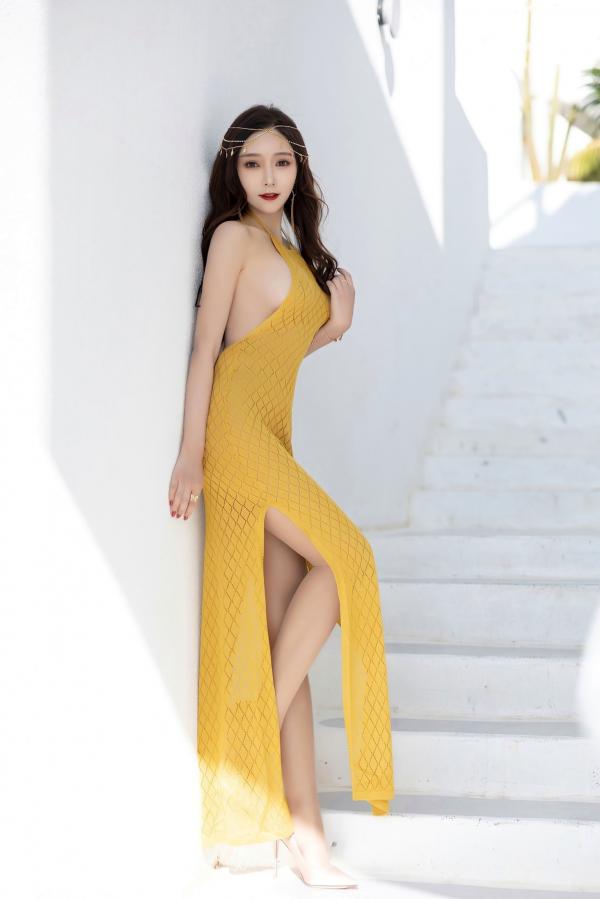 王馨瑶   XiaoYu语画界-675-王馨瑶Yanni-云南心愿旅拍黄色露背长裙极品私房气质女神大尺度写真第4张图片