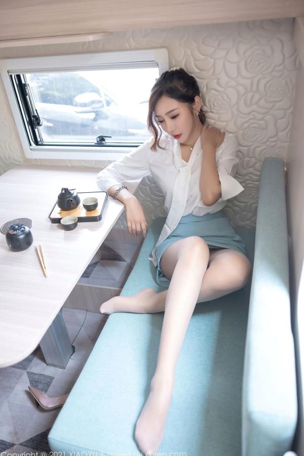 王馨瑶   XiaoYu语画界635期：王馨瑶Yanni职场OL白领制服写真，淡雅衬衫搭配超薄肉丝，尽显迷人美腿曲线，极致诱惑私房视觉盛宴第32张图片