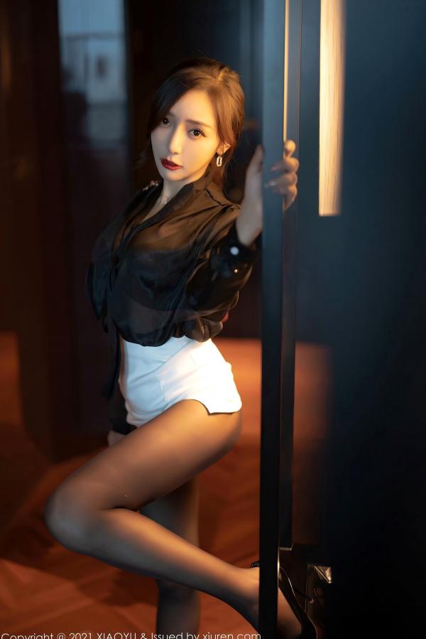 王馨瑶   XiaoYu语画界-632-王馨瑶Yanni-典雅都市OL主题黑色内衣黑丝，酒店私房照极致诱惑，尽显高冷气质与曼妙身材，无圣光大尺度写真第19张图片