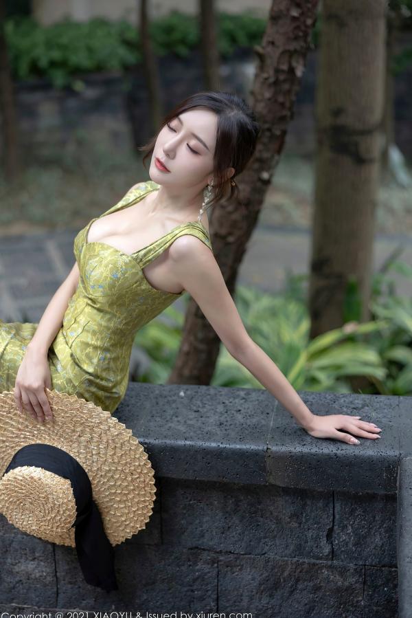 王馨瑶   XiaoYu语画界-624-王馨瑶Yanni-室内私房诱惑与户外森系优雅写真-典雅多姿服饰-2021.09.28第35张图片