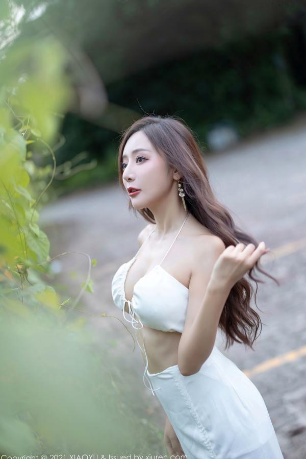 王馨瑶   XiaoYu语画界王馨瑶：黑色镂空内衣私房与纯白清凉户外写真，极致诱惑魅力展现第2张图片