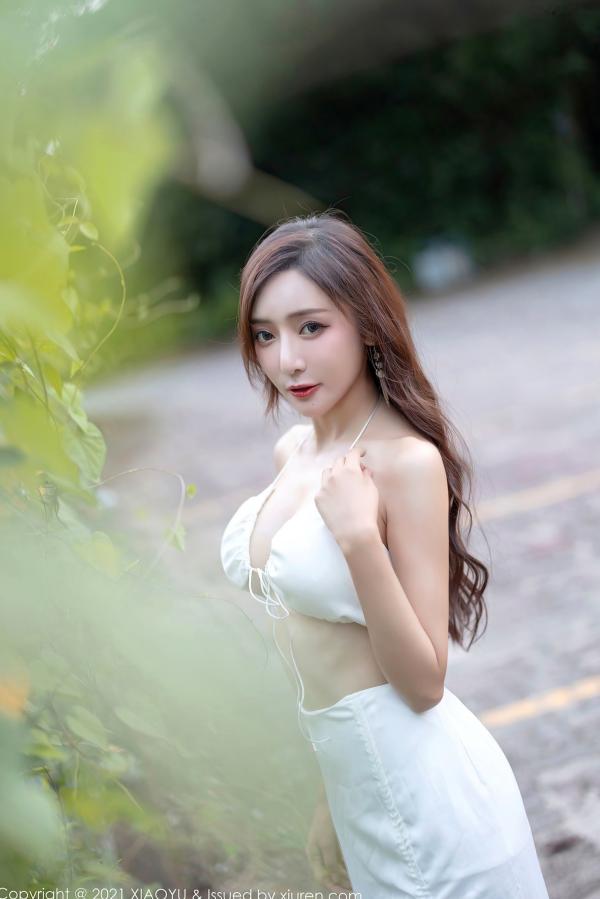 王馨瑶   XiaoYu语画界王馨瑶：黑色镂空内衣私房与纯白清凉户外写真，极致诱惑魅力展现第3张图片