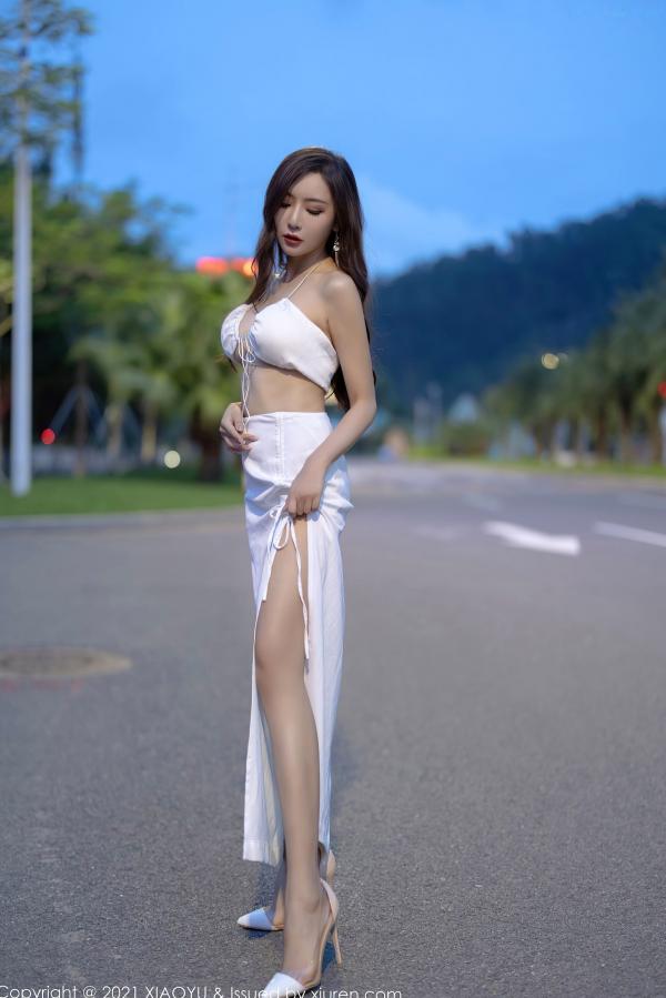 王馨瑶   XiaoYu语画界王馨瑶：黑色镂空内衣私房与纯白清凉户外写真，极致诱惑魅力展现第5张图片