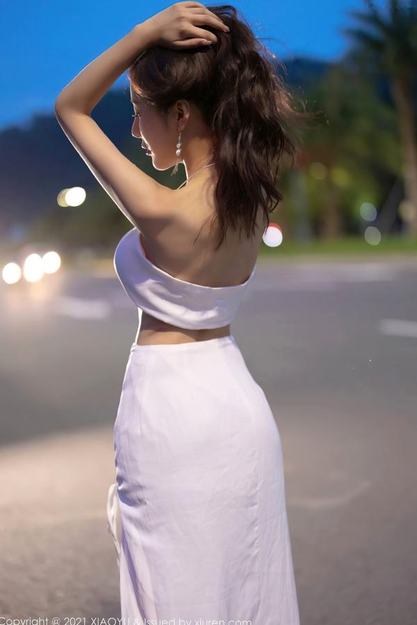 王馨瑶   XiaoYu语画界王馨瑶：黑色镂空内衣私房与纯白清凉户外写真，极致诱惑魅力展现第8张图片