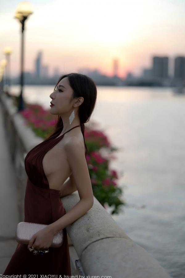 王馨瑶   XiaoYu语画界-590-王馨瑶-轻透香槟色吊带裙肉丝-高端室内私房写真，冷艳气质极具诱惑力，展现完美身材与丝滑肤感第1张图片