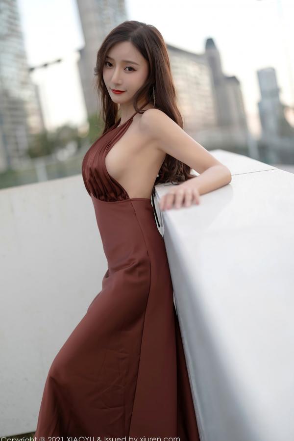 王馨瑶   XiaoYu语画界-590-王馨瑶-轻透香槟色吊带裙肉丝-高端室内私房写真，冷艳气质极具诱惑力，展现完美身材与丝滑肤感第12张图片