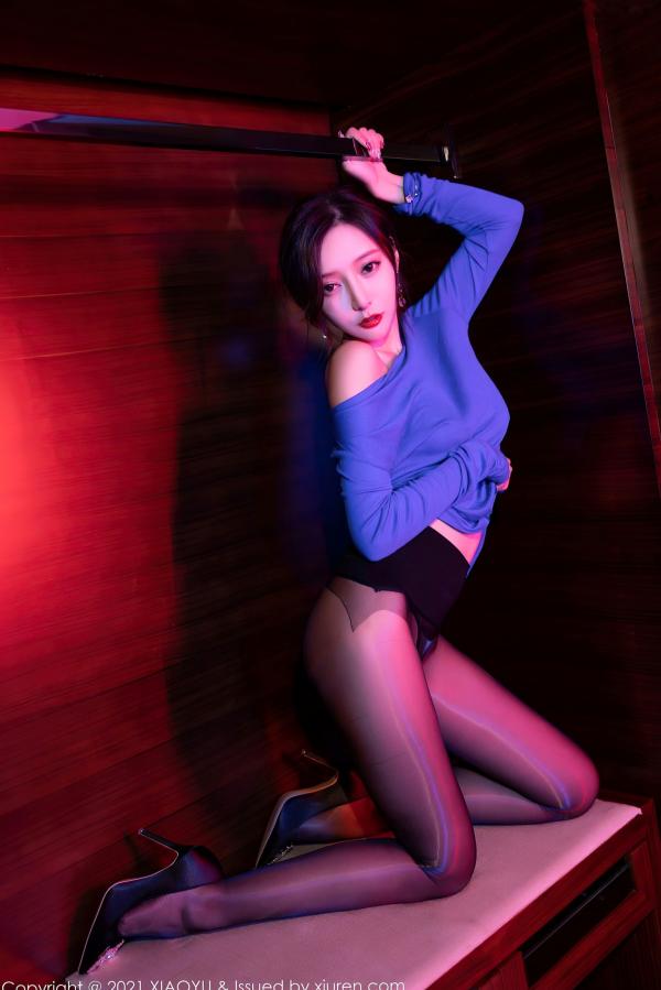 王馨瑶   王馨瑶-浴缸湿身诱惑-蓝色上衣黑丝裤袜时尚写真-极致性感大尺度美图第12张图片