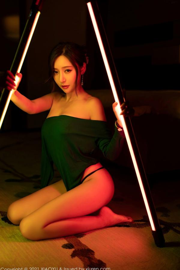 王馨瑶   王馨瑶-浴缸湿身诱惑-蓝色上衣黑丝裤袜时尚写真-极致性感大尺度美图第80张图片