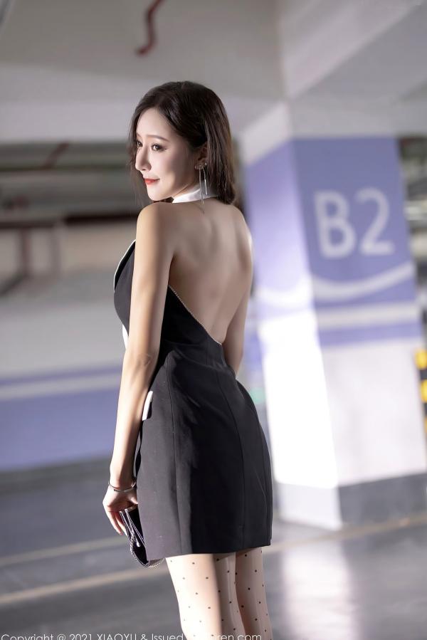 王馨瑶   XiaoYu语画界王馨瑶黑色薄纱蕾丝与职场制服诱惑，极致身材搭配波点丝袜上演酒店私房大尺度写真第9张图片