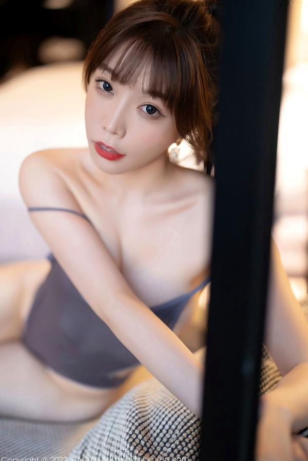 冯雨芝 芝芝  XiaoYu语画界-805-芝芝：灰色高叉连体衣与丝袜的碰撞，浴室卧室私房写真，尽显诱惑美腿大尺度魅力第45张图片