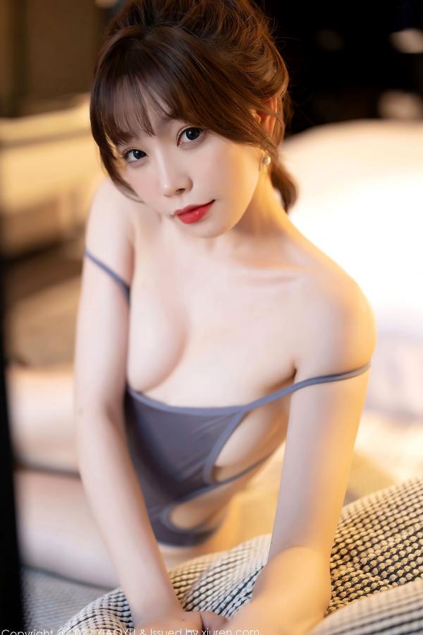 冯雨芝 芝芝  XiaoYu语画界-805-芝芝：灰色高叉连体衣与丝袜的碰撞，浴室卧室私房写真，尽显诱惑美腿大尺度魅力第46张图片