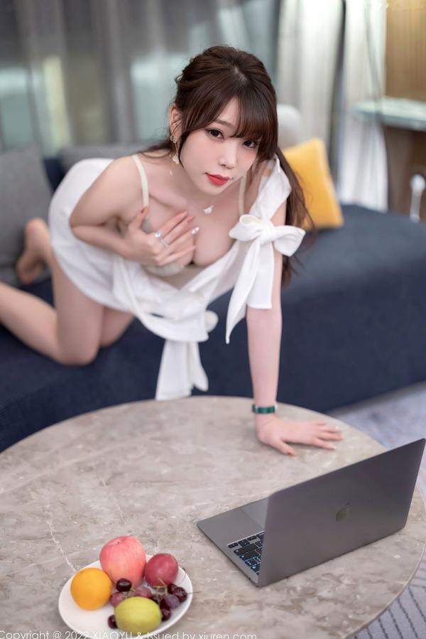 冯雨芝 芝芝  XiaoYu语画界-704-芝芝Booty：白色连衣裙搭配蕾丝内衣私房照，优雅肉丝诱惑，尽显性感女神极致魅力 - 无圣光大尺度第43张图片