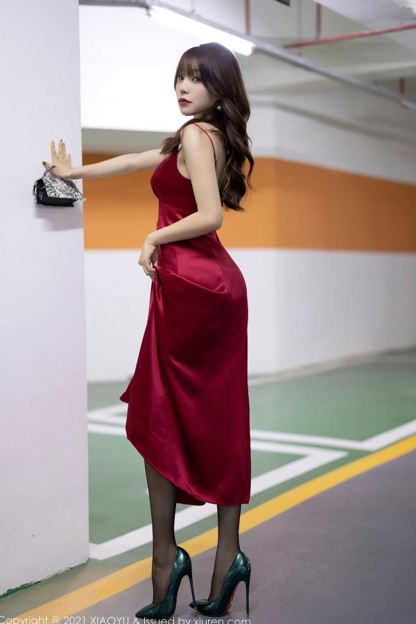 冯雨芝 芝芝  XiaoYu语画界-654-芝芝-猩红吊带礼服黑丝诱惑-车内与私房多场景大尺度写真第6张图片