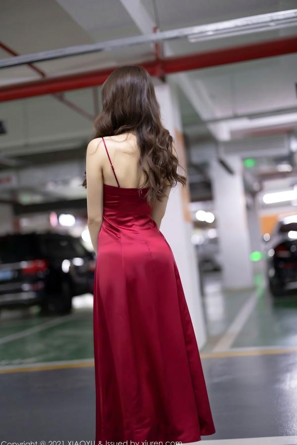 冯雨芝 芝芝  XiaoYu语画界-654-芝芝-猩红吊带礼服黑丝诱惑-车内与私房多场景大尺度写真第7张图片