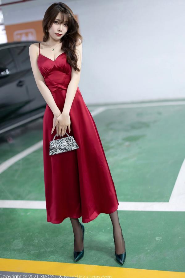 冯雨芝 芝芝  XiaoYu语画界-654-芝芝-猩红吊带礼服黑丝诱惑-车内与私房多场景大尺度写真第9张图片