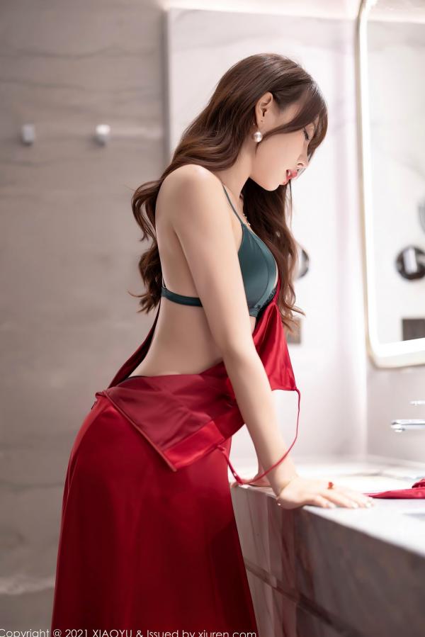 冯雨芝 芝芝  XiaoYu语画界-654-芝芝-猩红吊带礼服黑丝诱惑-车内与私房多场景大尺度写真第35张图片