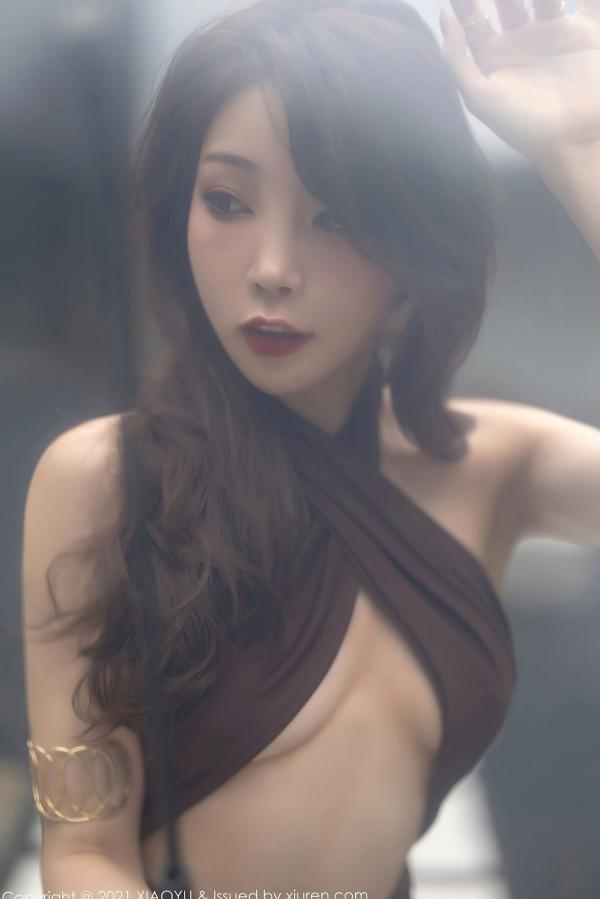 冯雨芝 芝芝  XiaoYu语画界 芝芝 极致诱惑修身礼裙搭配吊带丝袜，曼妙私房大尺度写真第22张图片
