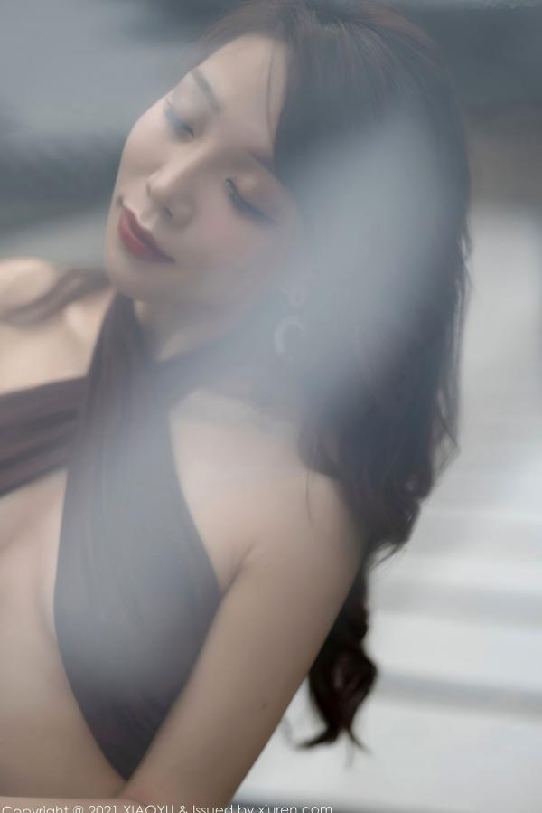 冯雨芝 芝芝  XiaoYu语画界 芝芝 极致诱惑修身礼裙搭配吊带丝袜，曼妙私房大尺度写真第23张图片