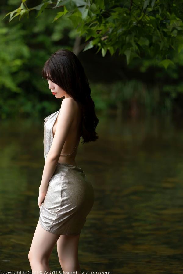 冯雨芝 芝芝  XiaoYu语画界-588-芝芝-户外古韵旗袍写真-性感蕾丝吊带白丝视觉盛宴第14张图片