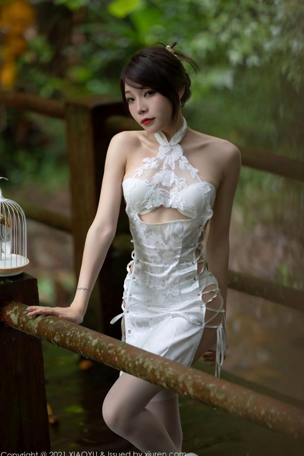 冯雨芝 芝芝  XiaoYu语画界-588-芝芝-户外古韵旗袍写真-性感蕾丝吊带白丝视觉盛宴第29张图片