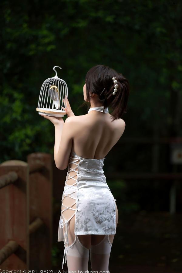 冯雨芝 芝芝  XiaoYu语画界-588-芝芝-户外古韵旗袍写真-性感蕾丝吊带白丝视觉盛宴第39张图片