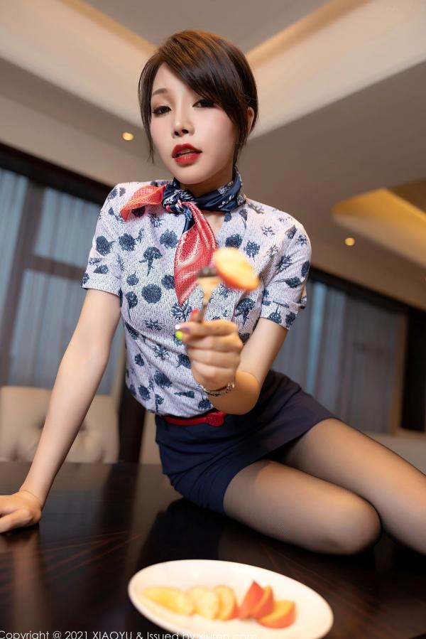 冯雨芝 芝芝  XiaoYu语画界-561-芝芝：空乘制服诱惑与黑丝私房影像，制服控福利，绝美身材展现极致性感魅力，2021经典大尺度套图。第35张图片