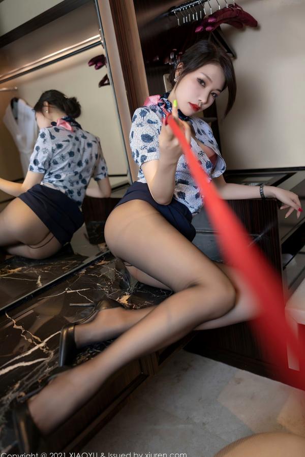 冯雨芝 芝芝  XiaoYu语画界-561-芝芝：空乘制服诱惑与黑丝私房影像，制服控福利，绝美身材展现极致性感魅力，2021经典大尺度套图。第49张图片