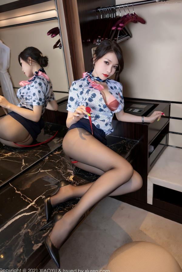 冯雨芝 芝芝  XiaoYu语画界-561-芝芝：空乘制服诱惑与黑丝私房影像，制服控福利，绝美身材展现极致性感魅力，2021经典大尺度套图。第52张图片