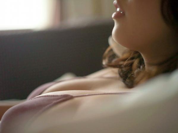 柳ゆり菜 柳百合菜  柳ゆり菜 - 揺れる想い，比基尼写真与居家针织衫私房照，展现绝美曲线与治愈系清纯魅力第15张图片