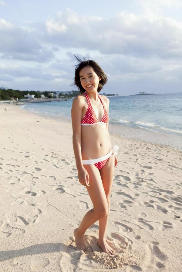 保田真愛 保田真爱  保田真爱清纯比基尼海边写真实拍，短发少女的清新夏季诱惑第15张图片