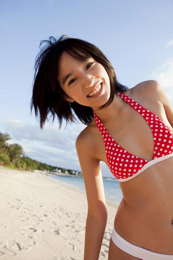 保田真愛 保田真爱  保田真爱清纯比基尼海边写真实拍，短发少女的清新夏季诱惑第22张图片