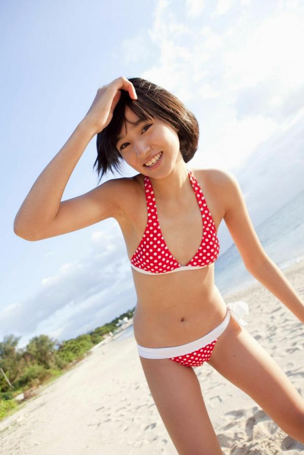 保田真愛 保田真爱  保田真爱清纯比基尼海边写真实拍，短发少女的清新夏季诱惑第23张图片