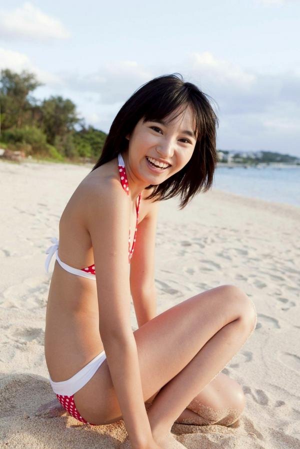 保田真愛 保田真爱  保田真爱清纯比基尼海边写真实拍，短发少女的清新夏季诱惑第28张图片