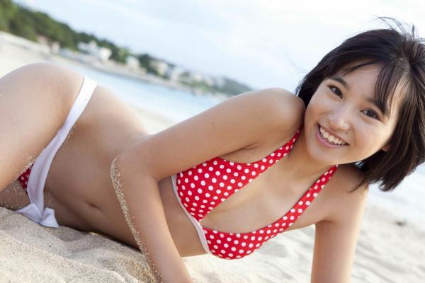 保田真愛 保田真爱  保田真爱清纯比基尼海边写真实拍，短发少女的清新夏季诱惑第32张图片