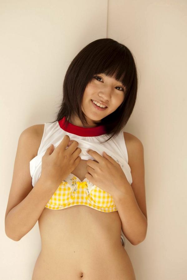 保田真愛 保田真爱  保田真爱清纯比基尼海边写真实拍，短发少女的清新夏季诱惑第43张图片