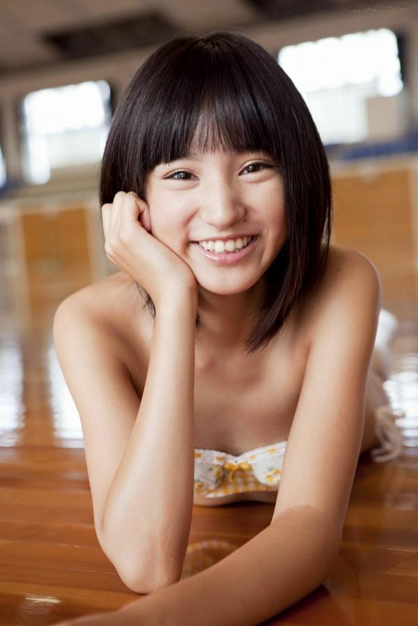 保田真愛 保田真爱  保田真爱清纯比基尼海边写真实拍，短发少女的清新夏季诱惑第49张图片