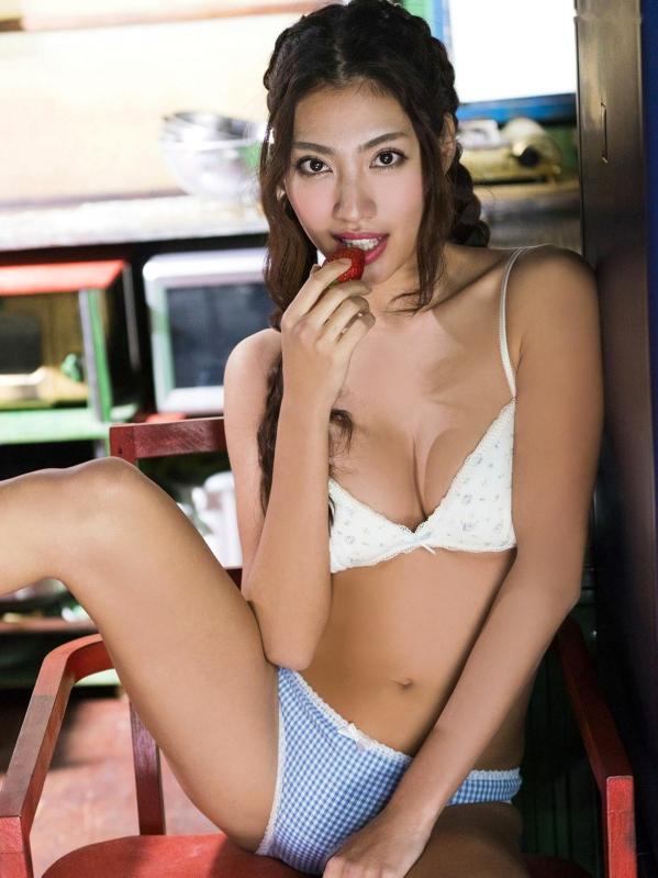 青山めぐ 青山美琦  Sabra_青山めぐ(青山美琦)『ボヘミアン・ラブボディ』居家厨房主题性感私房写真集第36张图片