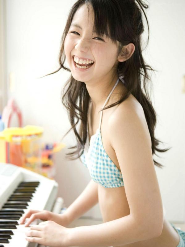 小池里奈   Sabra小池里奈《sabrina》清纯泳装写真集，阳光少女泳池戏水与机车系列，活力治愈系大片第10张图片