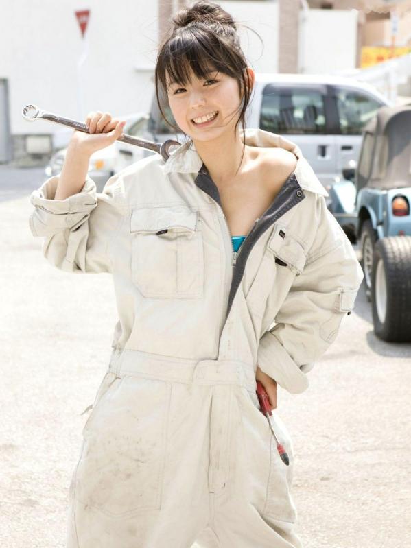 小池里奈   Sabra小池里奈《sabrina》清纯泳装写真集，阳光少女泳池戏水与机车系列，活力治愈系大片第11张图片