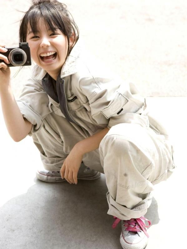 小池里奈   Sabra小池里奈《sabrina》清纯泳装写真集，阳光少女泳池戏水与机车系列，活力治愈系大片第12张图片