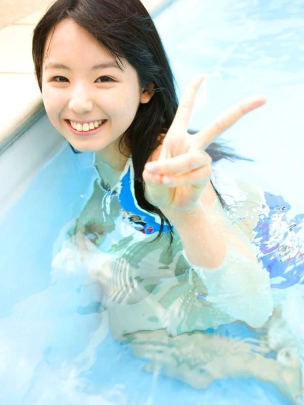 小池里奈   Sabra小池里奈《sabrina》清纯泳装写真集，阳光少女泳池戏水与机车系列，活力治愈系大片第24张图片