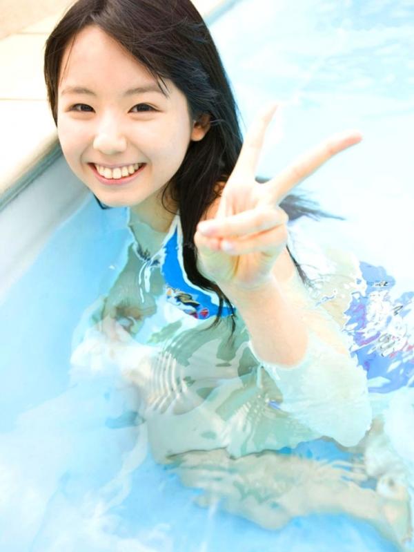小池里奈   Sabra小池里奈《sabrina》清纯泳装写真集，阳光少女泳池戏水与机车系列，活力治愈系大片第44张图片