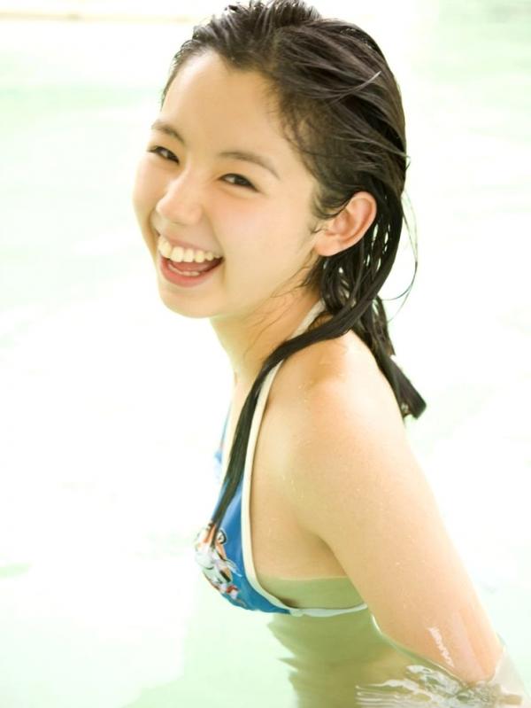 小池里奈   Sabra小池里奈《sabrina》清纯泳装写真集，阳光少女泳池戏水与机车系列，活力治愈系大片第46张图片